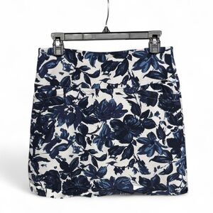 S.C. & CO. Blue & White Floral Skort with Built-in Shorts - Size Medium